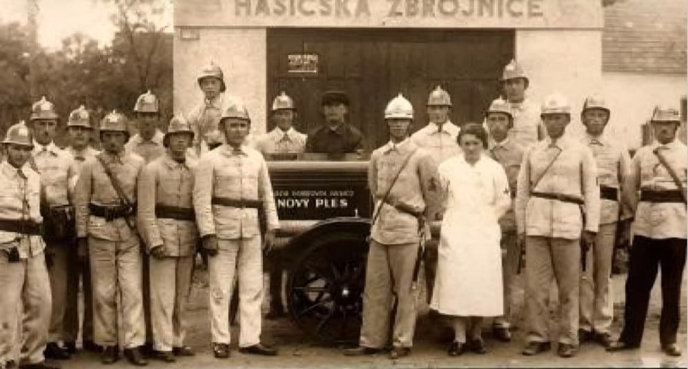 Pracovní ústroj z roku 1929, Nový Ples (ilustrační obrázek).